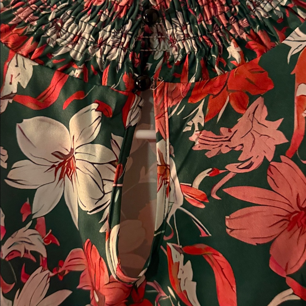 (SALE $5) Floral Green and Peach Women's long sleeved Top - Picture 6 of 10